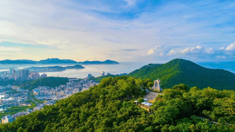 See how Sanya’s bays fit around the city