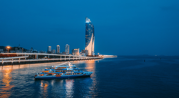 See Xiamen’s harbour lights on a Lujiang cruise