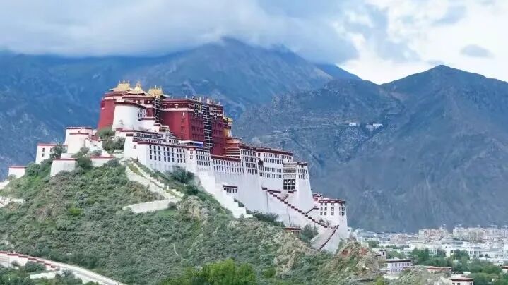 See the palace above the city